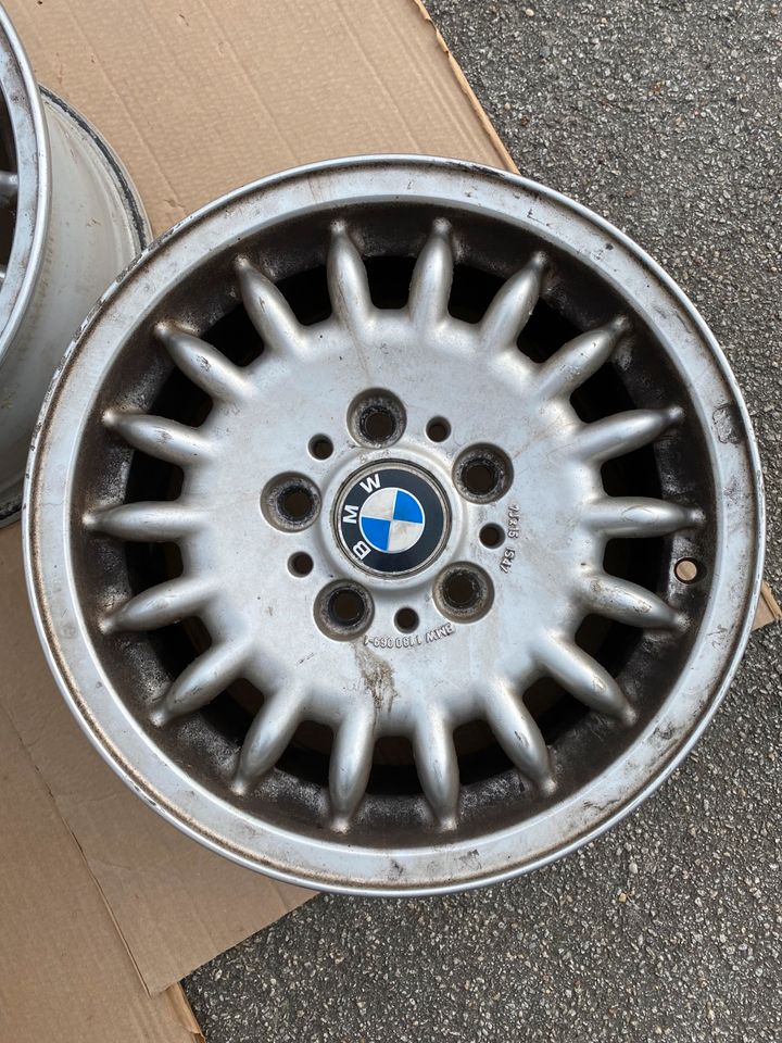 BMW E36 Felgen Gullideckel 7x15 is47  1180069-1 in Ortenburg