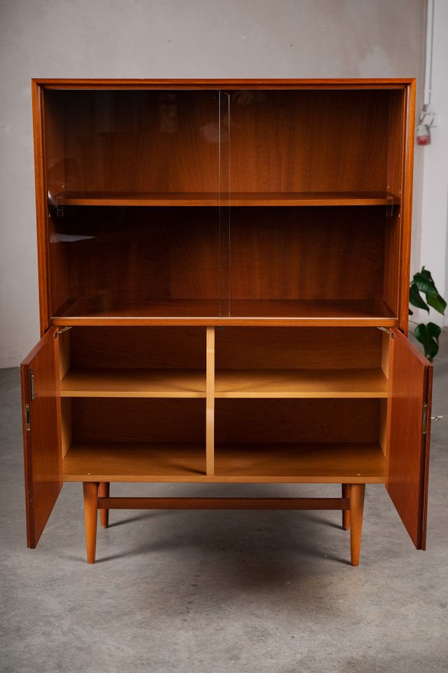 Vitrine Schrank Highboard 60er DDR Vintage Retro Kommode in Leipzig