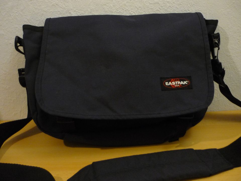 Eastpak - Tasche, Umhängetasche in Harsewinkel