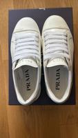 PRADA Sneaker Sportschuhe Damenschuhe weiß Größe 35 München - Allach-Untermenzing Vorschau