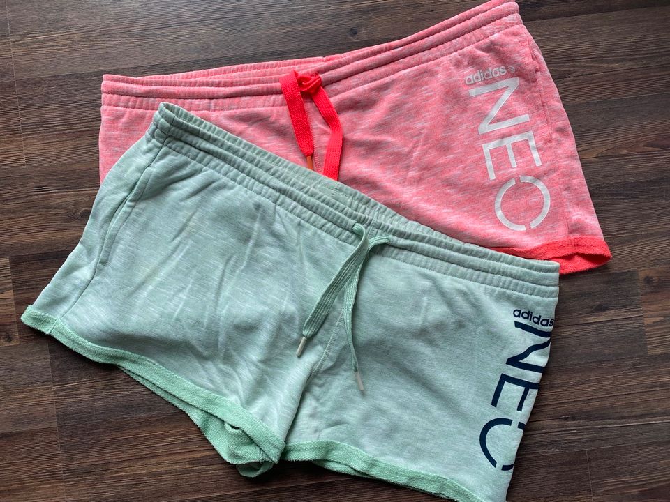 Adidas Neo Sporthose Jogginghose kurz grün und pink in Nordrhein-Westfalen  - Marl | eBay Kleinanzeigen ist jetzt Kleinanzeigen
