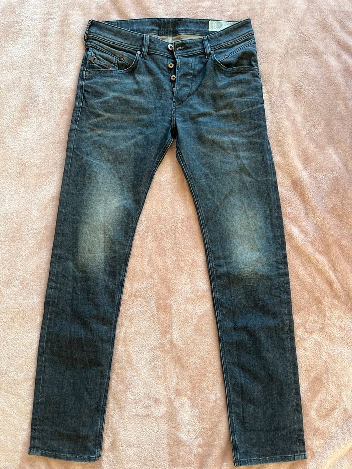 Jeanshose Diesel (Herren, 31x34, Modell Belther) in Reutlingen