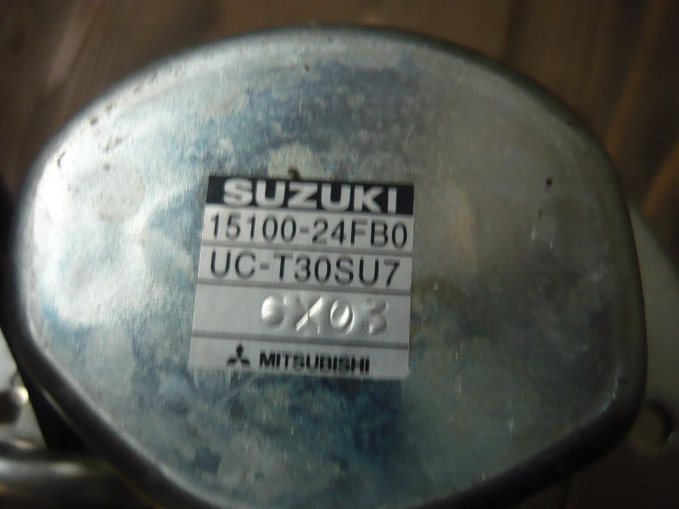 Suzuki GSX1300R Benzinpumpe + Tankanzeiger neuwertig ! in Köln