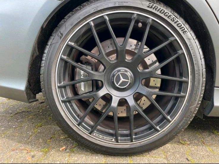 Originale Mercedes-Benz Amg Felgen mit neuen Reifen in Bremen