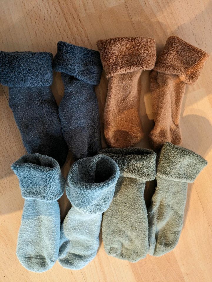 Hm Rutschsocken + Geschenk 24/25 in Bubenreuth