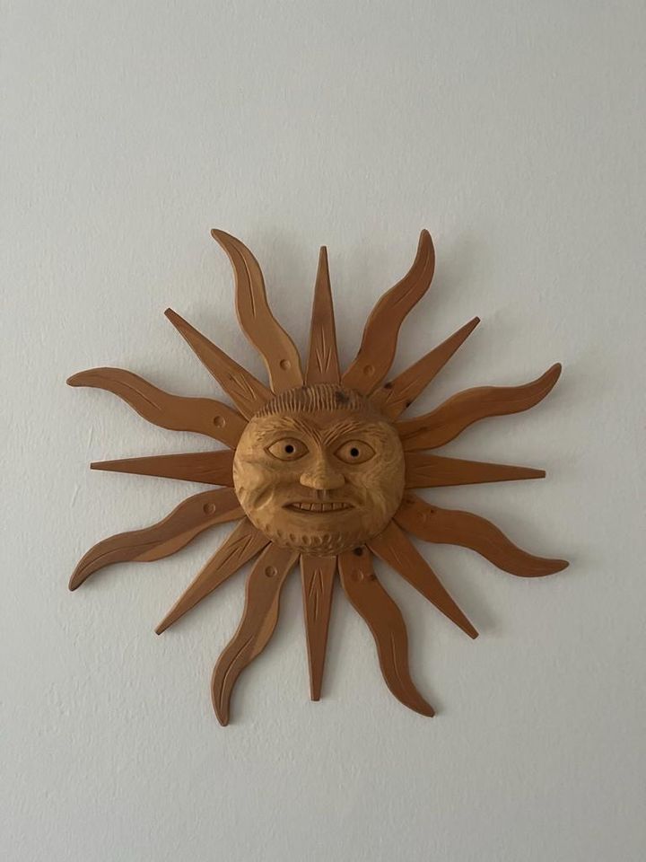 Holzschnitzerei Figur Sonne aus Südtirol in München