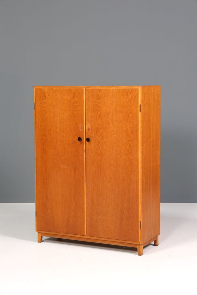 Schlichtes Mid Century Kleiderschrank Retro Highboard Schrank Wäscheschrank Artikel-Nr.: B478 in Berlin