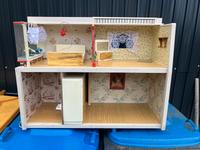Großes altes Puppenhaus Puppenstube Holz Eigenbau DDR Zubehör Sachsen - Rodewisch Vorschau