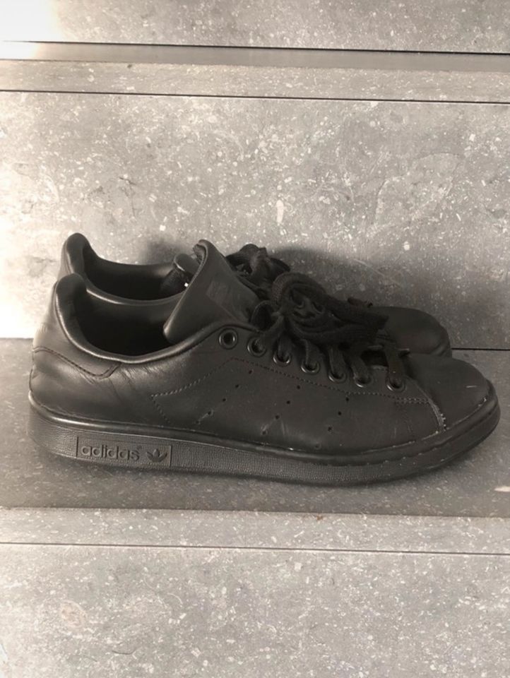 adidas Stan Smith triple black Größe UK 5.5 / EU 38,5 in Sommerhausen Main