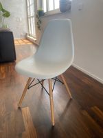 Stuhl weiß mit Beinen aus Eiche und Metall Baden-Württemberg - Fellbach Vorschau