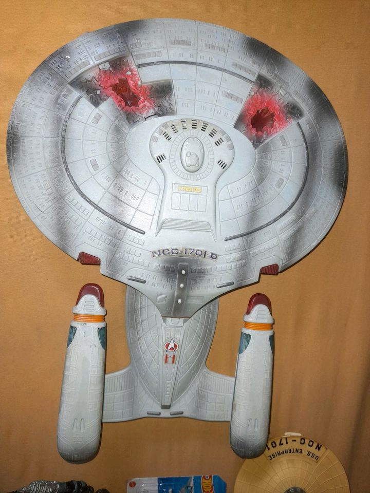 Star Trek Playmates Dinky Toys Raumschiff Enterprise  NCC1701-D in Berlin