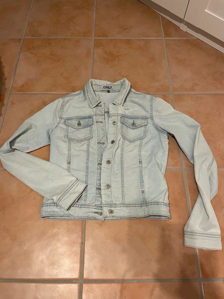 Jeansjacke only Größe 34 in Grasbrunn