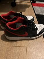 Jordan 1 low schwarz/rot/weiß Größe 45 Sachsen-Anhalt - Schermen Vorschau