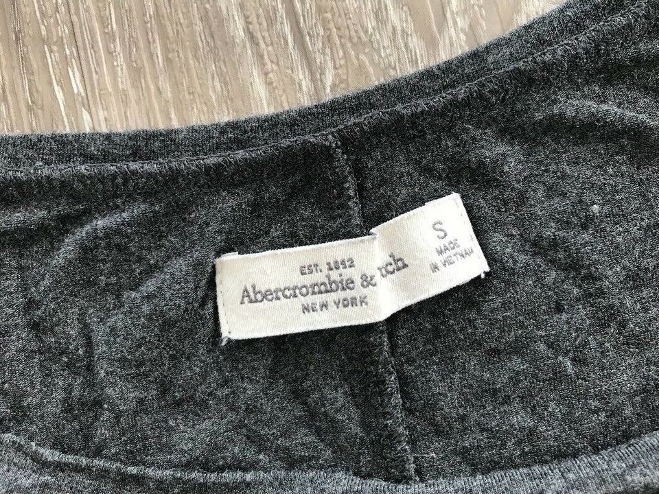 Abercrombie & Fitch T-Shirt Schößchen Grau Schwarz Gr. XS in Schwäbisch Hall