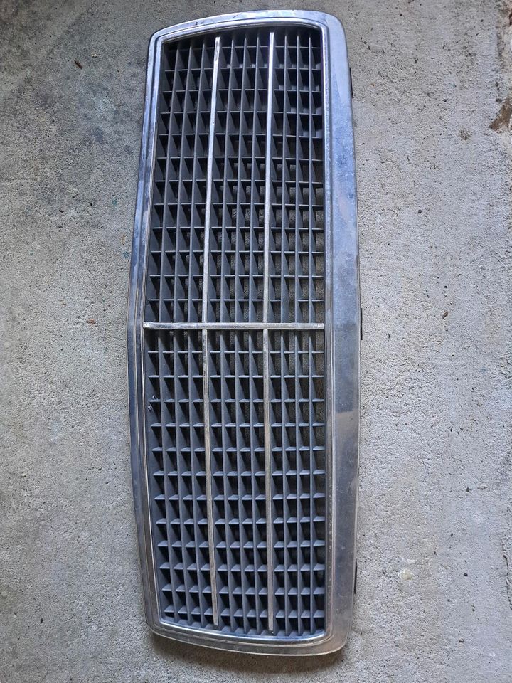 Original mercedes W202 Kühlergrill in Nettersheim