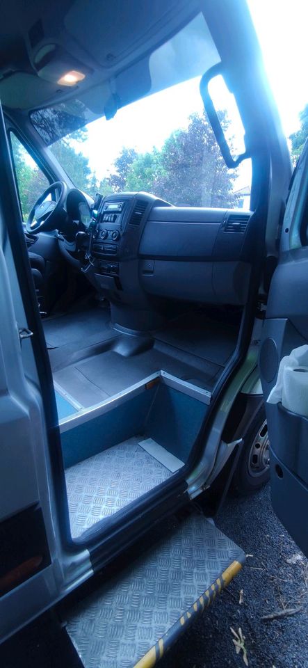 Sprinter Transporter 9-Sitzer Bus Rollstuhlrampe mieten in Petershagen