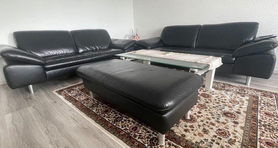 Echtes Leder 2x 3-Sitzer Sofa inklusive Hocker in Neuss