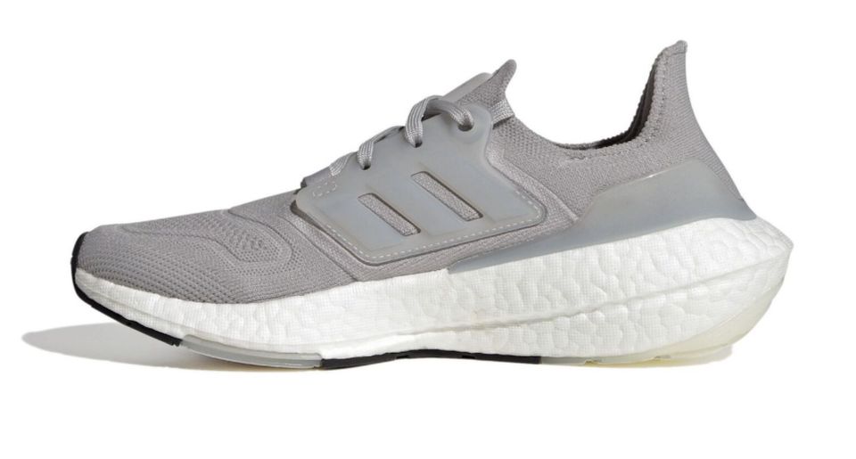 Adidas Ultraboost 22 W Grau Laufschuhe 37-43 NEU OVP in Berlin