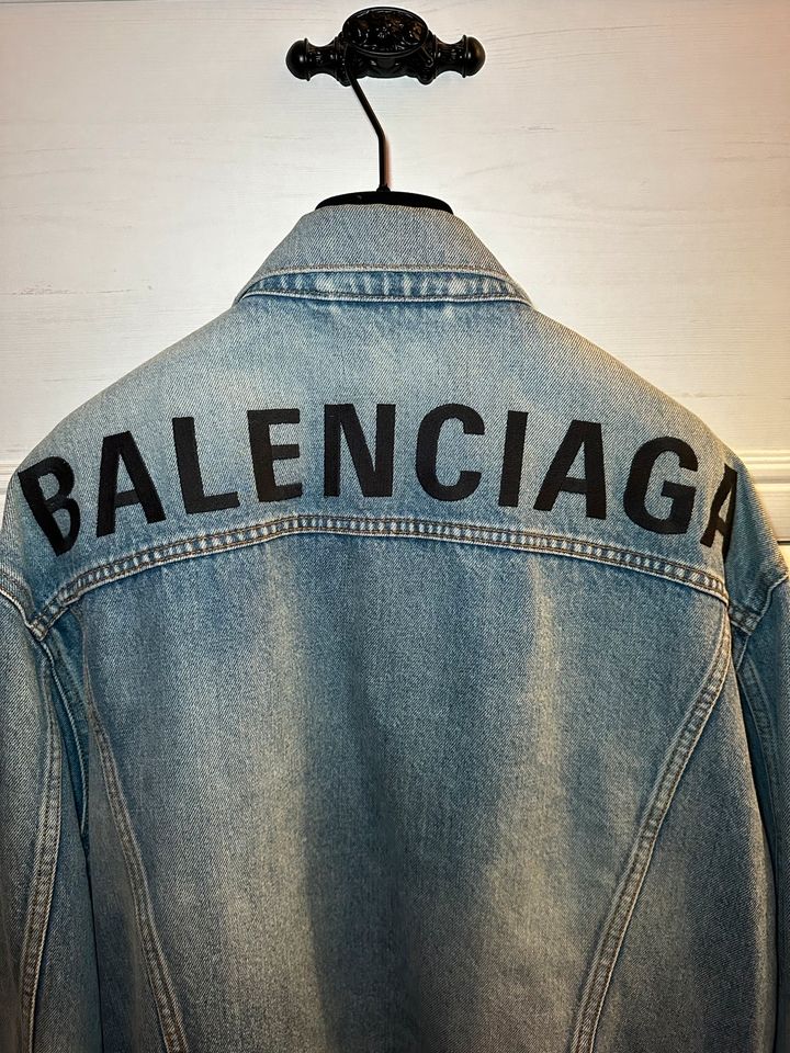 ORIGINAL Balenciaga Jeansjacke, Farbe blau Größe S (44) neuwertig in Bremen  - Vegesack | eBay Kleinanzeigen ist jetzt Kleinanzeigen