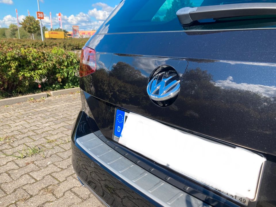 VW Passat Variant AHK PANO in Woltersdorf