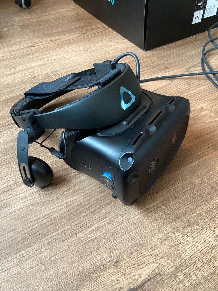 HTC Cosmos Elite VR-Headset - 2x Controller - 2x Basestations in Dortmund
