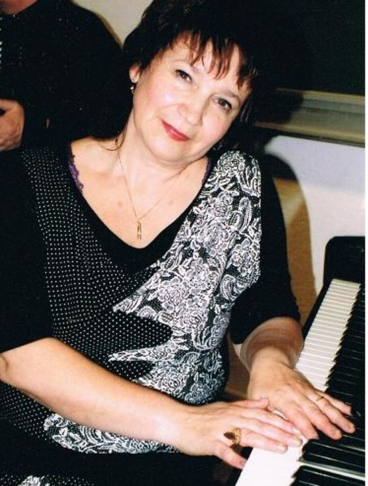 Diplomierte Klavierlehrerin und Konzertmeisterin in Nürnberg (Mittelfr)
