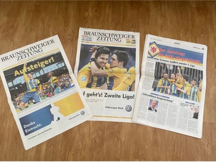 Eintracht Braunschweig Zeitungsartikel Aufstieg 2011 in Hamburg