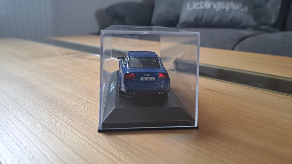 Audi RS4 (B7) 1:43 Minichamps in Flieden