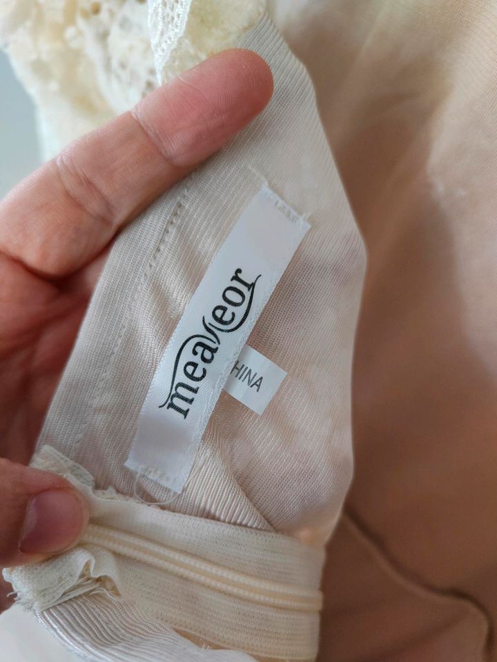 Kleid spitze Größe M Creme in Nieheim