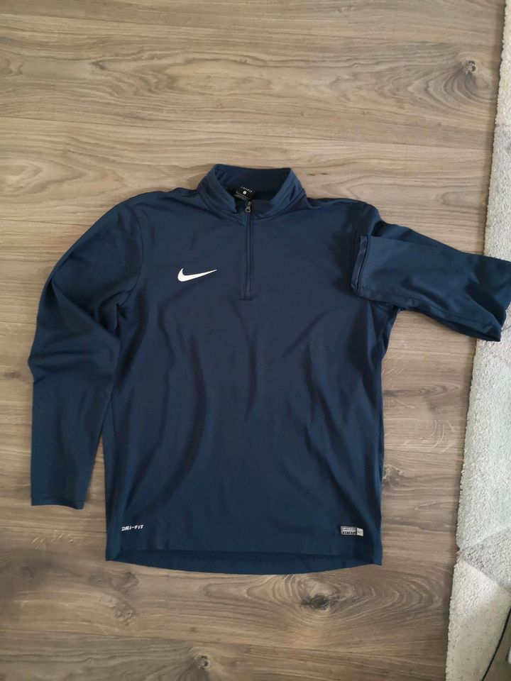 Nike dry fit zipper Oberteil pullover in Wuppertal