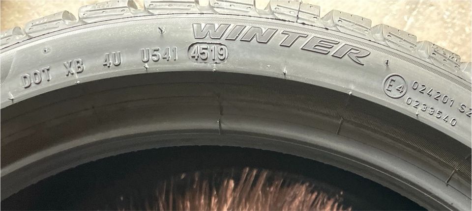 4x Winterreifen 225 40 18 92H Pirelli Sottozero 3 in Bönen