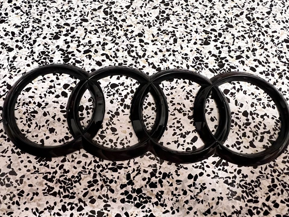 1x Schwarzes Audi Emblem in Urmitz