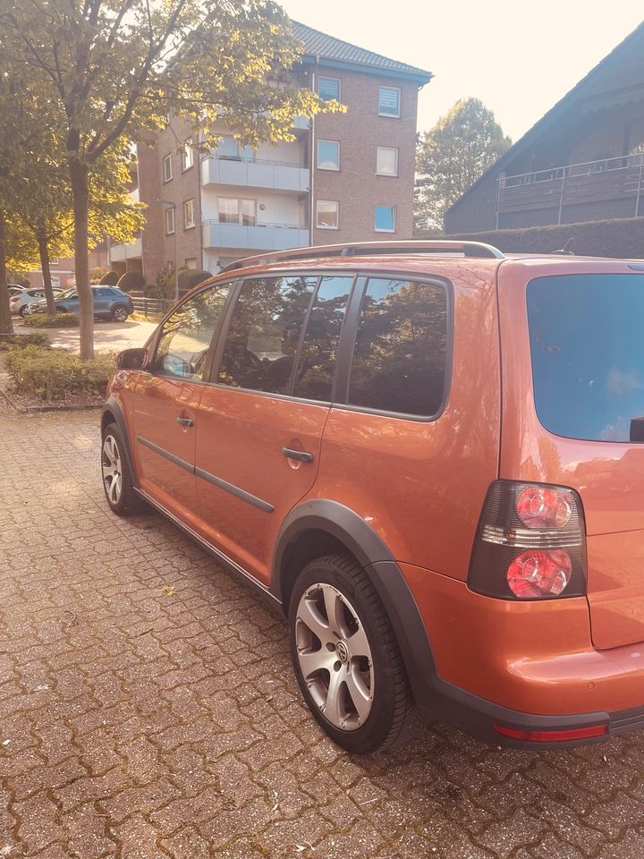 Volkswagen Touran Cross Touran Scheckheftgepflegt Automatik2.0 in Wesel