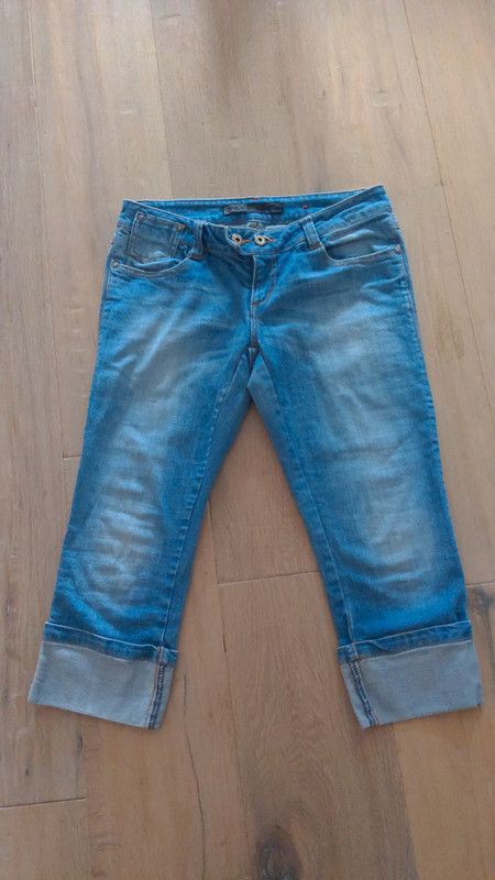 ONLY Jeans Caprihose 3/4 lang blau W 28 wie neu in Karlsdorf-Neuthard