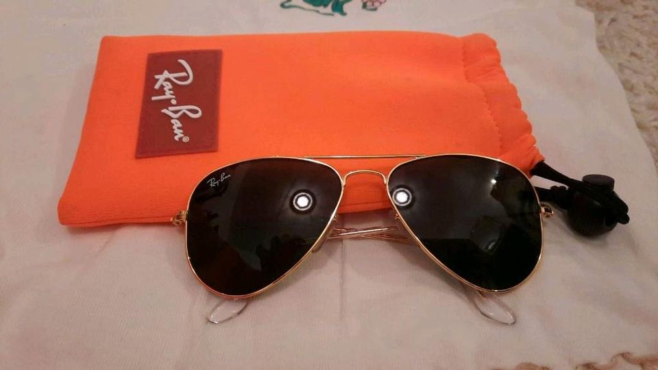 Sonnenbrille für Kinder - von Ray Ban inkl Etui in Hamburg