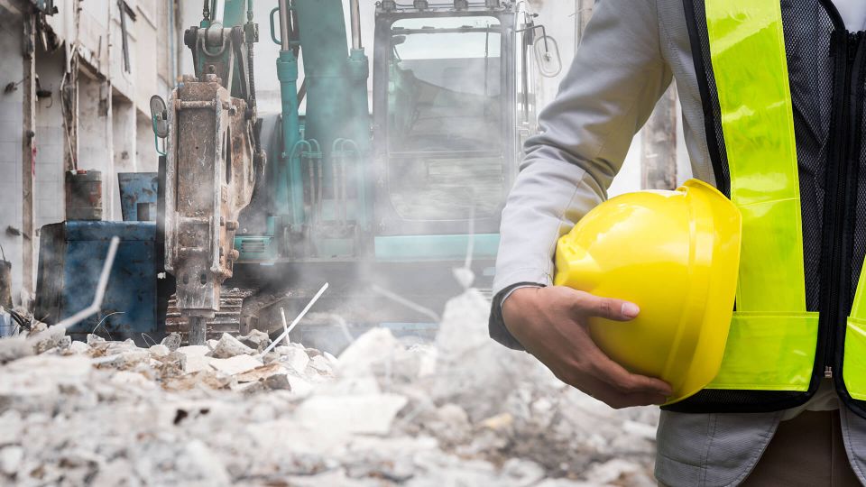 Abbruch Abriss Entkernung deutschlandweit! Hausabriss Rückbau Asbest Entsorgung Recycling Backenbrecher Brecheranlage Teil- und Komplettabbruch in Koblenz