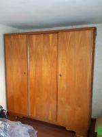 Nostalgisch alter Holz Kleiderschrank Schränke ca. 1950 1960 Sachsen-Anhalt - Weißenfels Vorschau