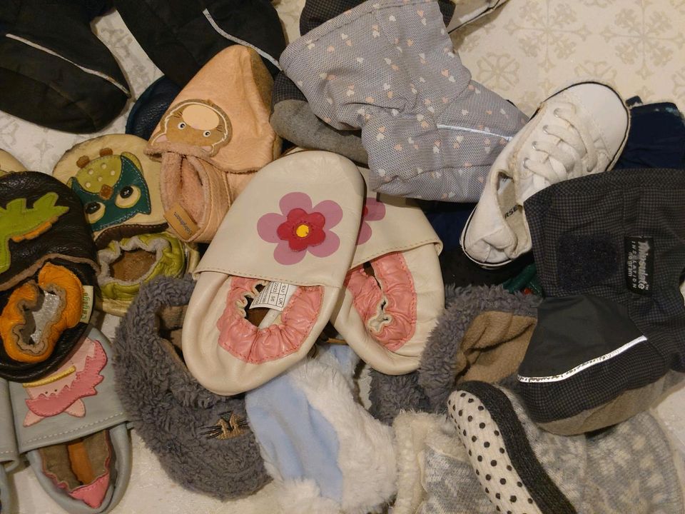 Wagen und baby Krabbelschuhe von 0-12 Monate in Reiskirchen