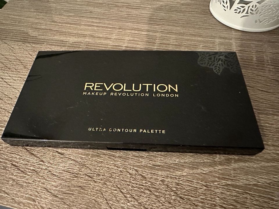 Make up Revolution Contouring Palette in Prenzlau