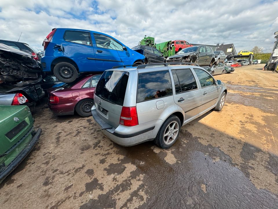 VW Golf 1.6L 77KW Autoteile Ersatzteile Schlachtfest in Waldbröl