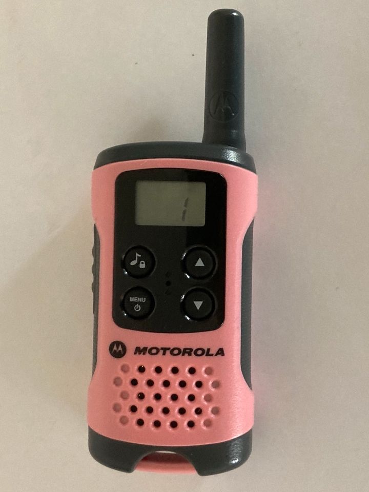 2 PMR Funkgeräte Motorola TLKR in Bad Oldesloe