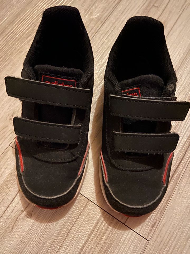 Adidas Sneaker Größe 27 in Wächtersbach