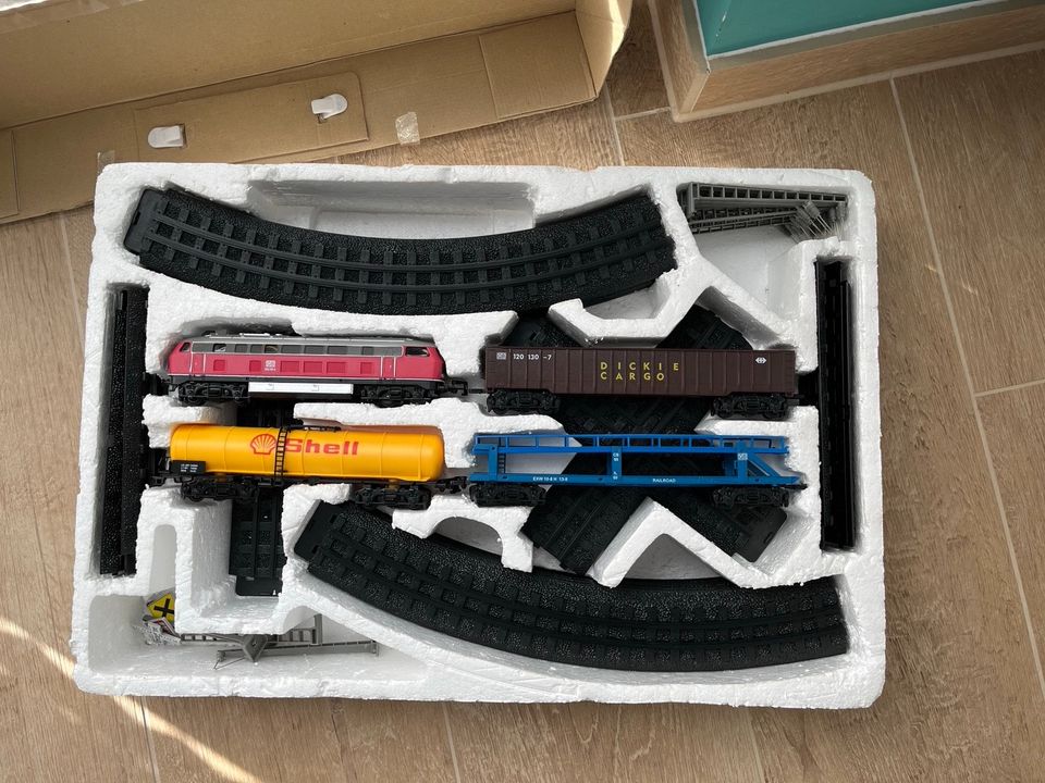 Dickie Zug Güterzug Spielzeug mit Schienen in Göttingen