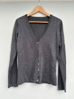 Grauer Cardigan Turnover Wollcardigan Weste Steickjacke M 38 Baden-Württemberg - Birkenfeld Vorschau