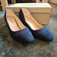 Damen Pumps Wildlederoptik von BonPrix dunkelblau Gr. 41 Nordrhein-Westfalen - Altenbeken Vorschau