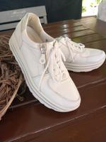 Schuhe weiß von Waldläufer Gr 7 Leder Turnschuhe Nordrhein-Westfalen - Ruppichteroth Vorschau