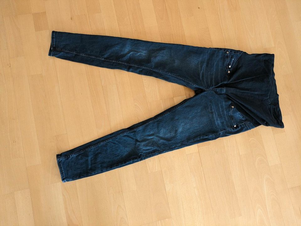 Verschiedene Schwangerschaftskleidung Pullover Jogginghosen Jeans in München