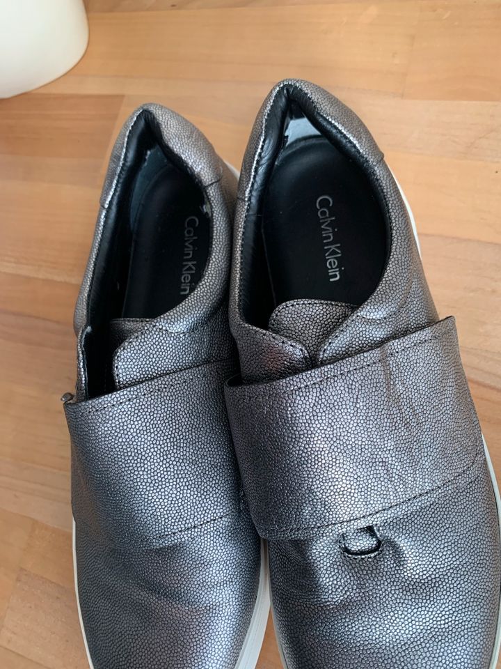 Calvin Klein Sneaker Leder Gr.39 Silber Metallic in Nürnberg (Mittelfr)