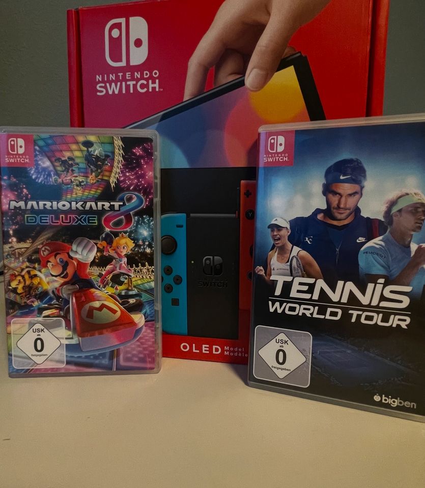 (Fast neu) Nintendo Switch OLED + 2 Spiele in Sindelfingen