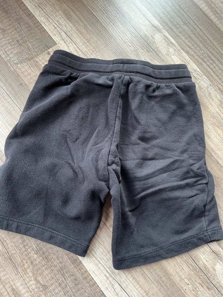 Kurze Jogginghose Shorts H&M schwarz 122 in Wardenburg